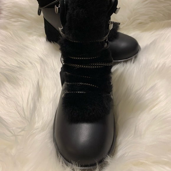 COPY - UGG Viki Waterproof Black Boot 7.5 - Picture 4 of 11